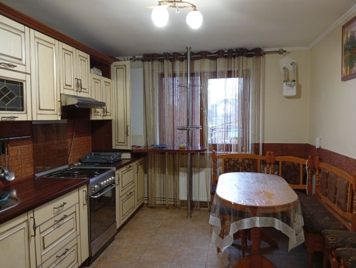 Шикарний особняк у зоні відпочинку м. Надвірна. - фото 1