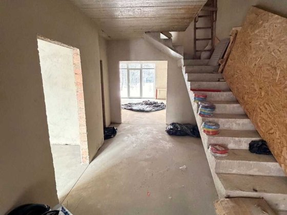 Продаю таунхаус з чорновим ремонтом в с.Крихівці. Криховцы