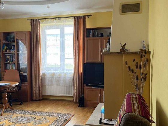 Продається  будинок з гаражем в Крихівцях. Криховцы