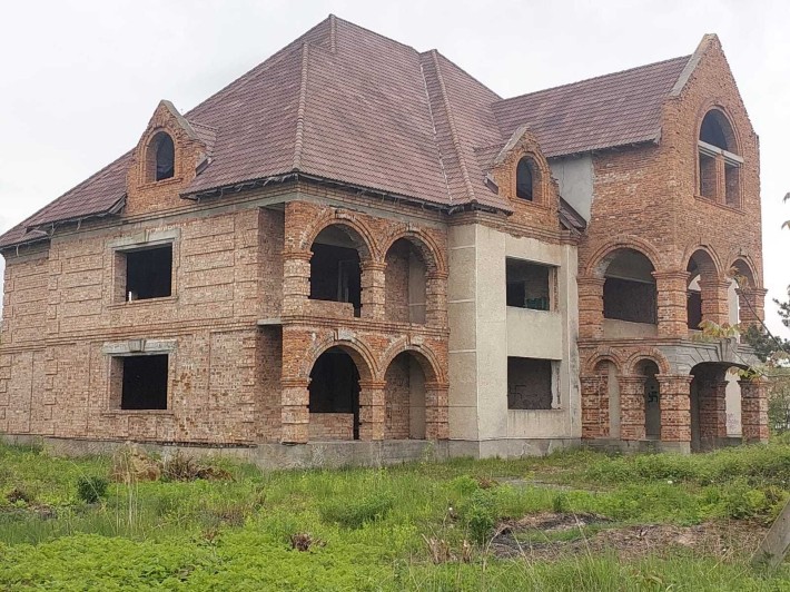 Продаж будинку в Богородчанах з великою ділянкою та 2-ма ставками. - фото 1