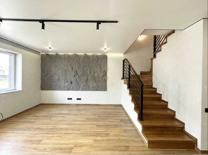 Продаж Будинок/Таунхаус 120 м2 з Сучасним ремонтом і власним подвір'ям - фото 1