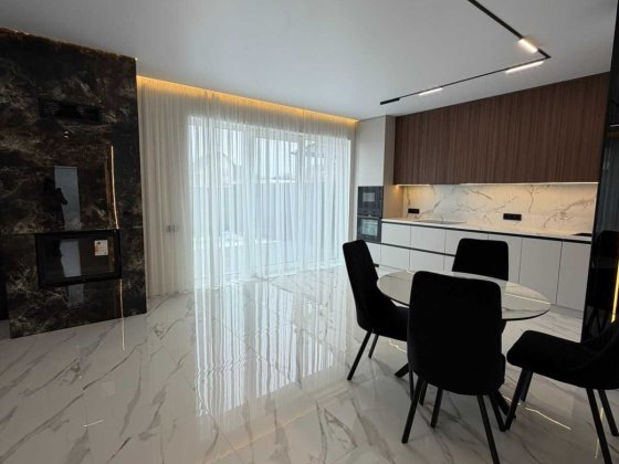 Дублекс з ремонтом та власною ділянкою. Крихівці