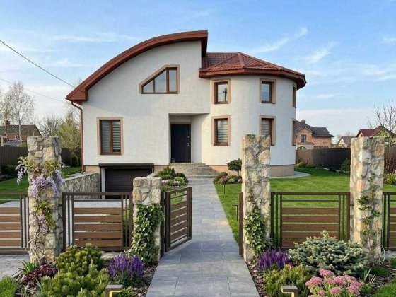 Продаж просторого будинку за супер ціною Драгомирчани