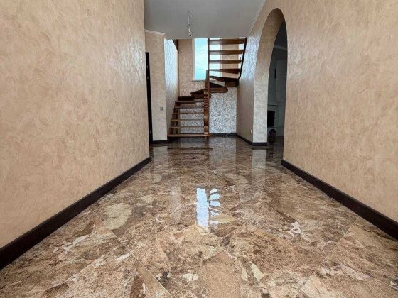 Будинок в передмісті Івано-Франківська Драгомирчани