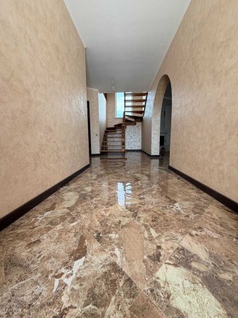 Будинок в передмісті Івано-Франківська - фото 1