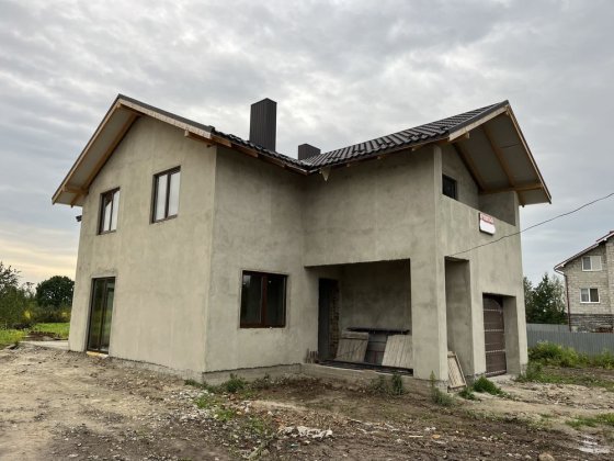 Новий будинок в Драгомирчанах