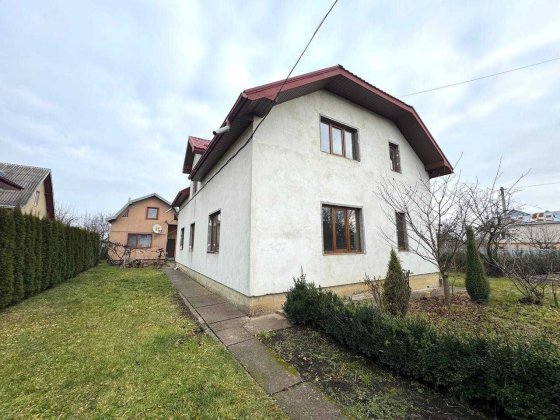 Продаж двох будинків з великою земельною ділянкою у центрі Тлумача Тлумач