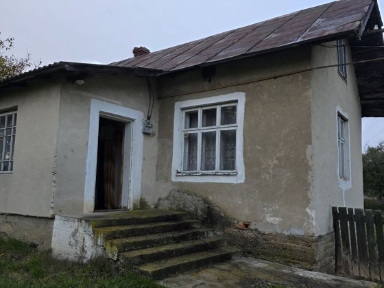 Продам будинок в передмісті 18 сот землі!