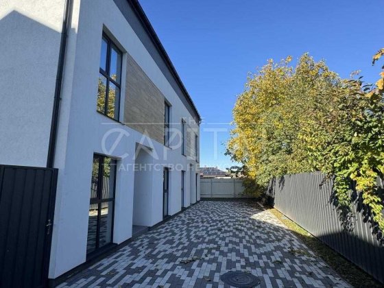 Просторий дуплекс біля Києва з мансардою у подарунок — лише $125 000 Гатне