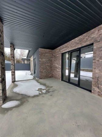 Будинок з терасою та газом. Готовий під ремонт, тепла підлога. - фото 1