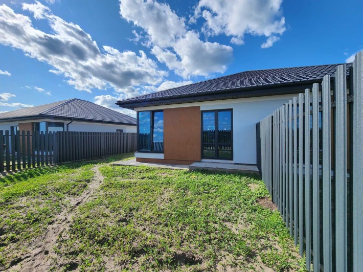 Вітаю. Продам будинок, дуплекс. Забудовник. Телефонуйте. - фото 1