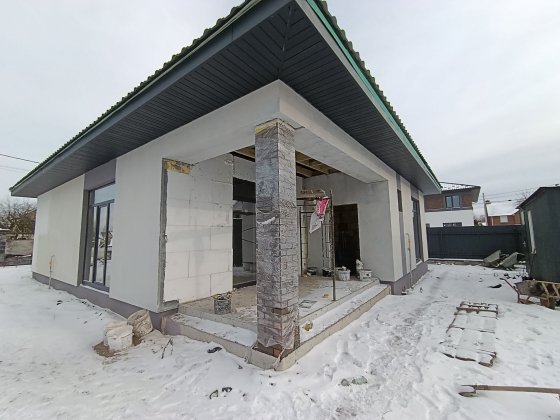 Новий будинок в передмісті Києва, Є-ОСЕЛЯ