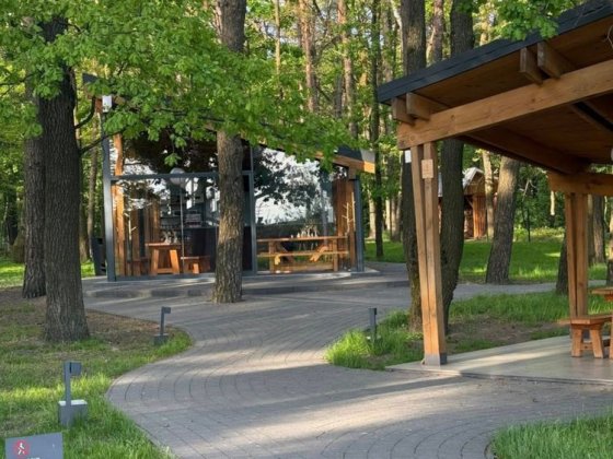 Продається  ОЗДОРОВЧИЙ КОМПЛЕКС на 8800 кв. м. у КОЗИНІ. Козин