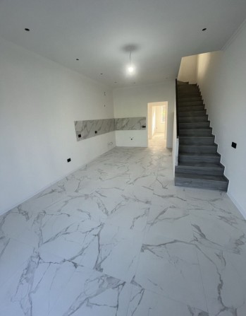 Продаж сучасного таунхауса 98 м² з ремонтом біля Києва (4–5 км) - фото 1