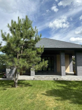 ГАЗ! Новий будинок з ремонтом, ланшафтом на 8 сот. розвинений район! - фото 1