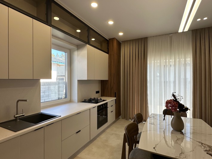 Будинок з НОВИМ СУЧАСНИМ ремонтом в котеджному містечку - фото 1