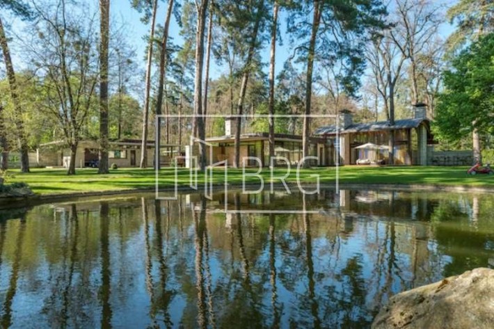 Продажа современного дома с озером и зоопарком 3 га Ворзель без% - фото 1