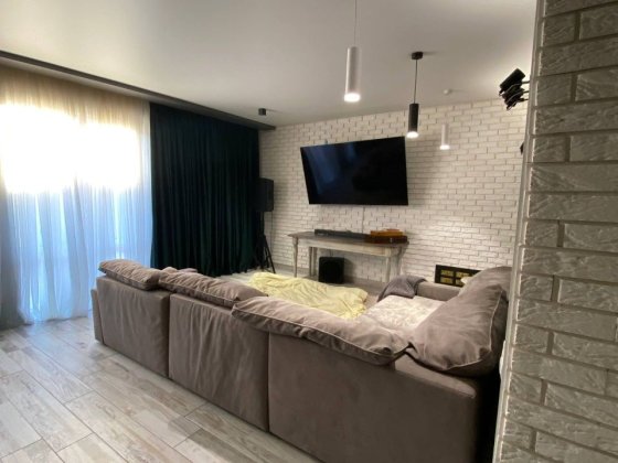 Дуплекс з ремонтом у Білогородці – 3 поверхи, камін, власна ділянка! Белогородка