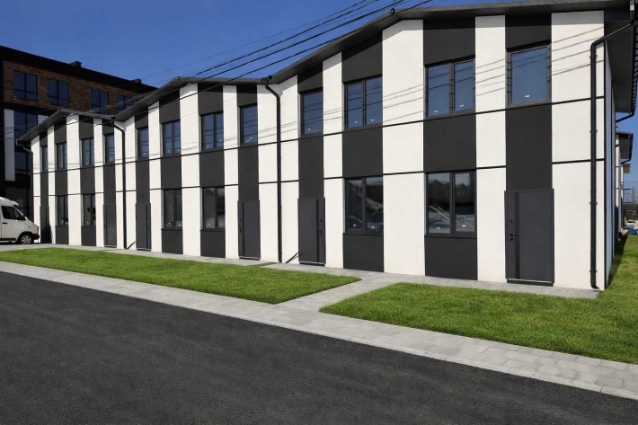 Двоповерховий таунхаус із двориком від забудовника. 20 хв метро. без % - фото 1