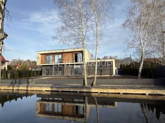 Вихід на озеро, закритий кооператив. Новий будинок у серці Козина. Козин