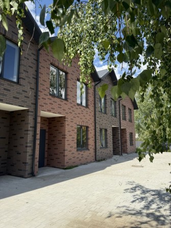 Цегляні таунхауси! Ворзель! Газ,Велика парковка,Без комісії! - фото 1