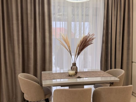 Дизайнерський будинок 216 м2 з усім наповненням у передмісті Києва Гатне