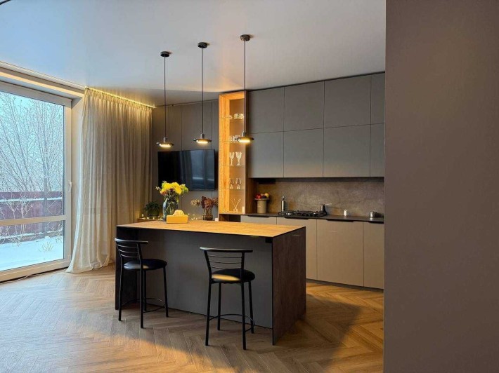 Таунхаус з дизайнерським ремонтом Гатне (180м2) - фото 1