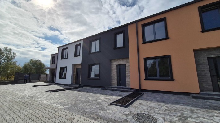 Таунхаус 105 м² з газом у закритому комплексі напроти заповідного лісу - фото 1