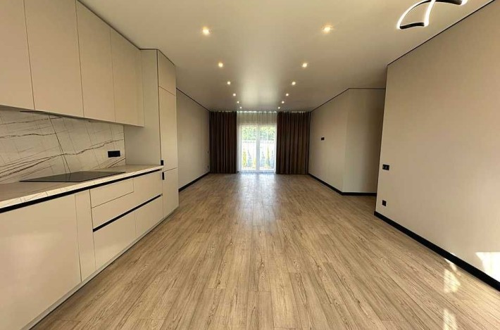 Одноповерховий котедж з новим ремонтом у курортному Ворзелі - фото 1