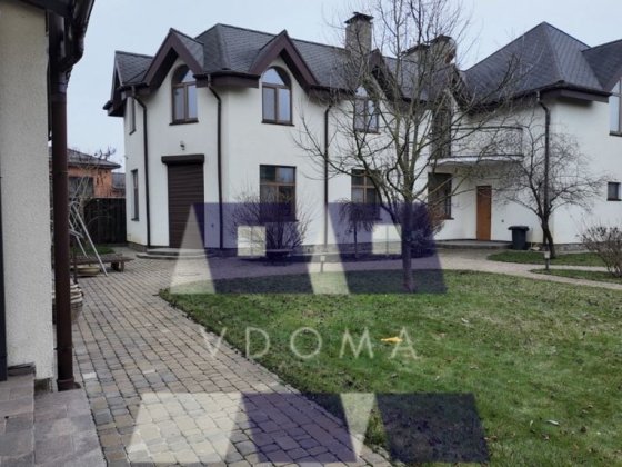 Продаж резеденції, 2 будинки з влосною водоймою Вишеньки