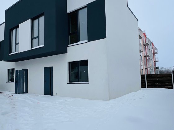 Продається кутовий таунхаус з каміном та ділянкою у Білогородці Білогородка