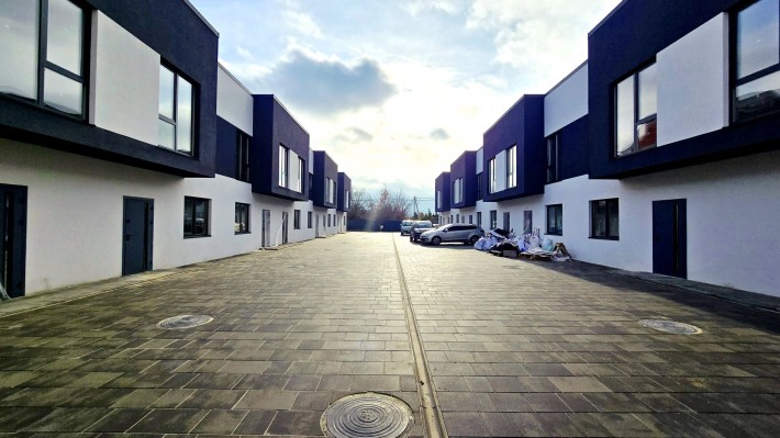 Продаж Будинку | ТаунХаусів | На Єтапі Будівництва | Центр Села | Без - фото 1