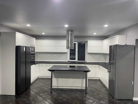 Продаж будинку с. Вишеньки  метро славутич 20 км. Вишенки