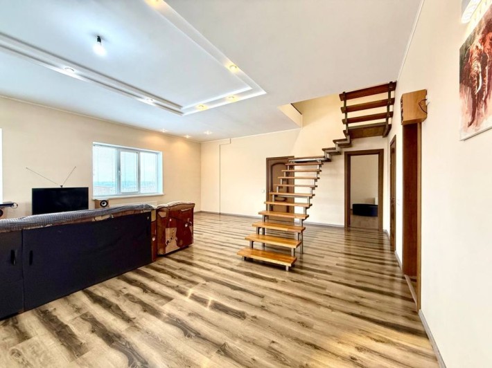 Будинок з ремонтом у Гореничах. Газ, 298м2, 9 соток - фото 1