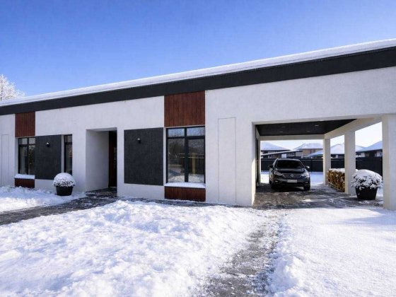 Сучасний будинок хай-тек з підвалом Білогородка