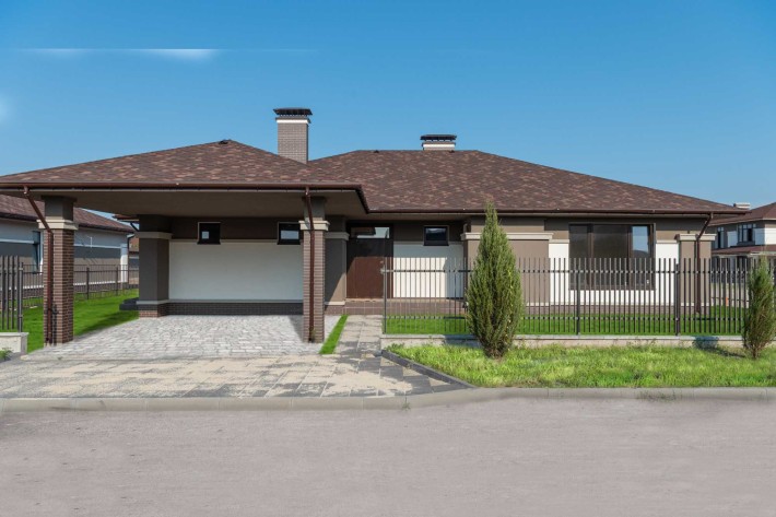 Сучасний одноповерховий будинок в КМ Золоче - фото 1