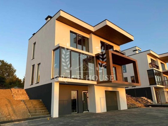 Продажа нового дома с панорамным видом в Лесниках (новообуховское нап) Лесники