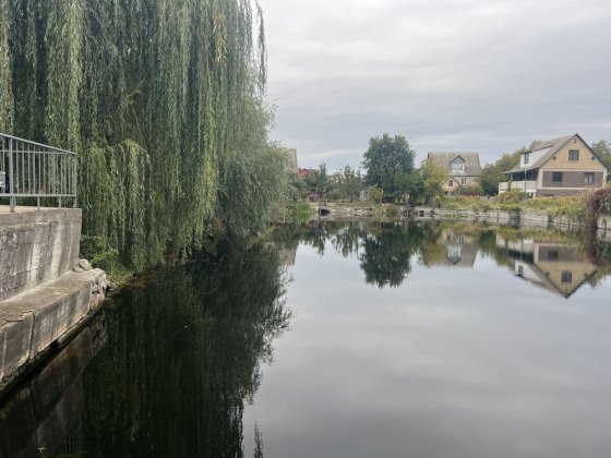 Продам Котедж з підвалом 300 кв 5 кім 14 з виходом на озеро Осокорки Гнідин