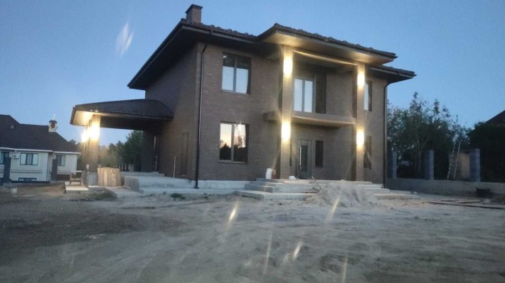 Продается новый коттедж 240 кв.м. в с. Гореничи. 12 сот - фото 1