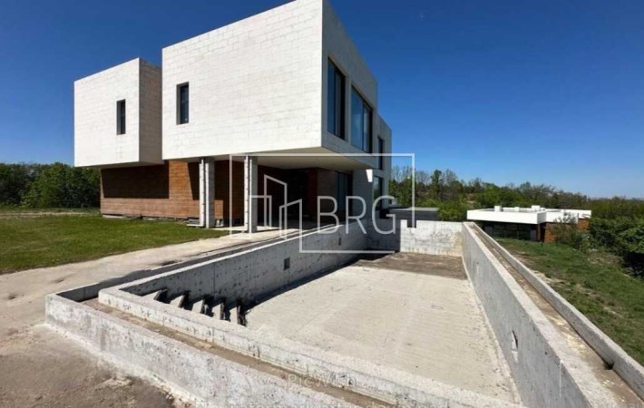 Уникальный дом с бассейном на террасе 74 сотки Лесники без комиссии - фото 1