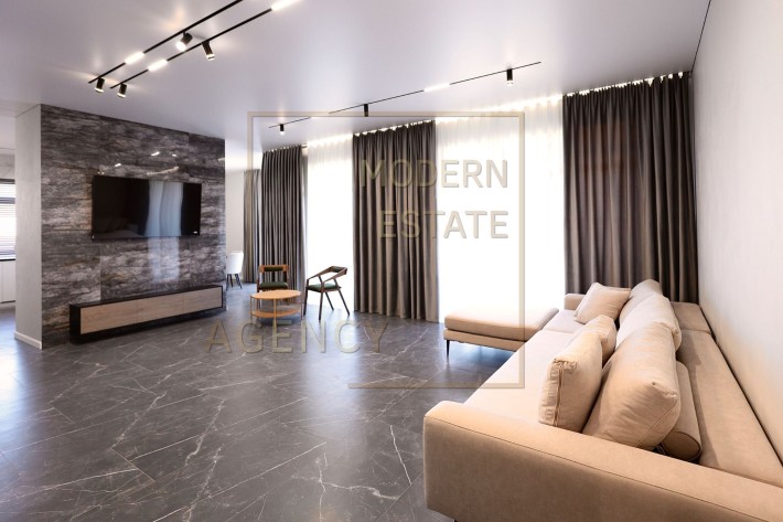 Будинок з ремонтом 168 м2, с.Стоянка, метро Житомирська 14км, Київ 8км - фото 1