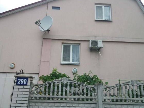 Продам 3-х этажный дом Стоянка