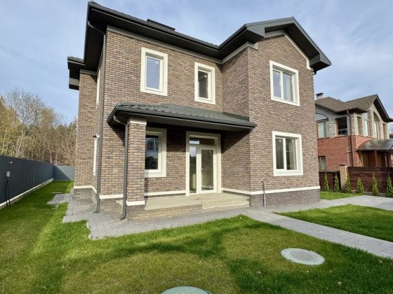 Будинок з Газом 213 кв.м. В Елітному Містечку | Чистове оздоблення Стоянка