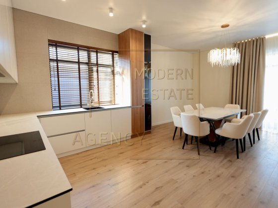 У продажу будинок з дизайнерським ремонтом 168 кв2, Стоянка, Київ 10хв Стоянка