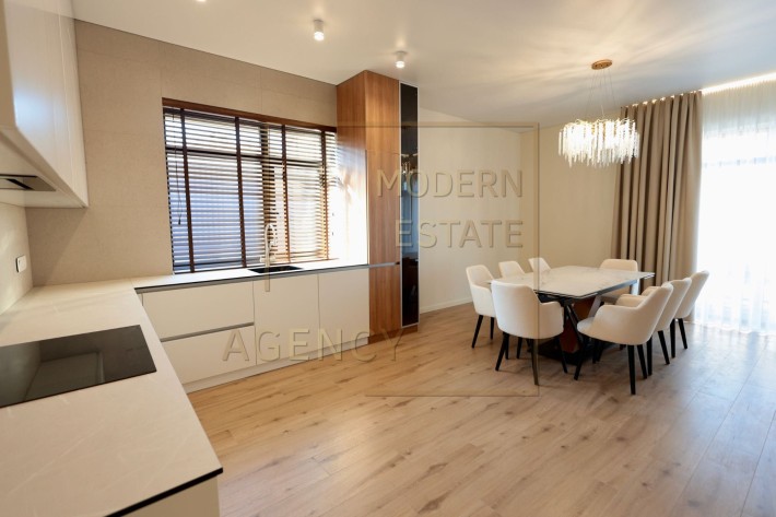 У продажу будинок з дизайнерським ремонтом 168 кв2, Стоянка, Київ 10хв - фото 1