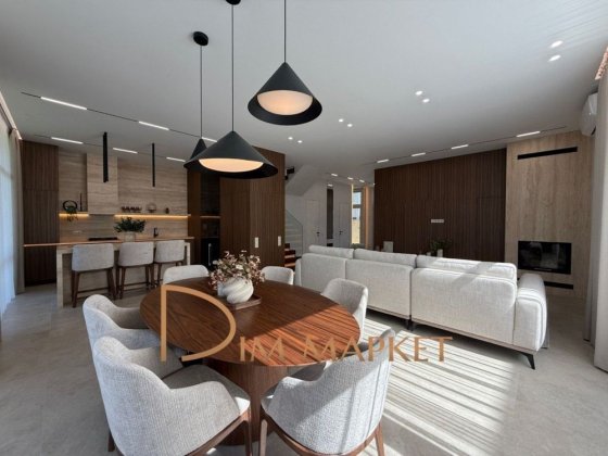 Елегантний газифікований  будинок з ремонтом в КМ Нова Ходосівка Ходосівка