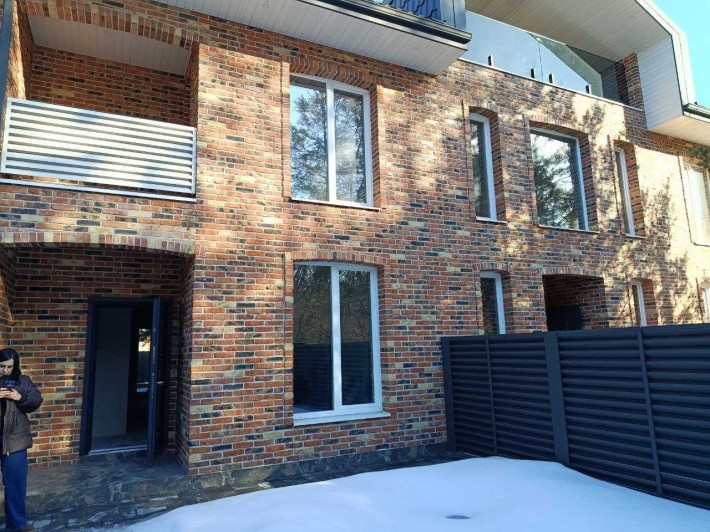 Продаж 2 поверхового таунхауса біля лісу - фото 1