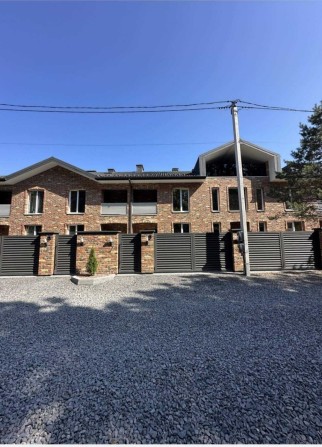 Таунхаус 156 м² з мансардою та власним подвір’ям — поруч із Києвом - фото 1