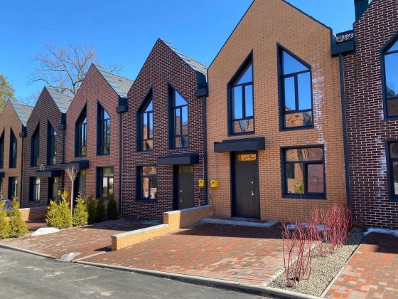 Таунхаус 105 м² біля лісу та озера, 10 хв до Києва Стоянка