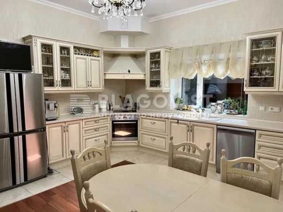 Подгорцы - дом 363 м кв на 10 сотках с выходом на Озеро